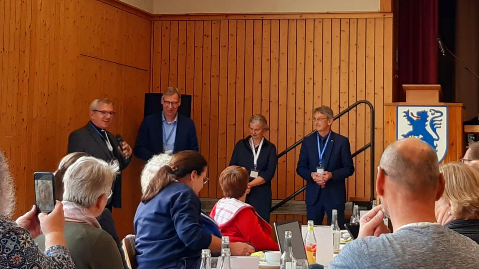 Peter Klauer und Roland Hinzmann zu Besuch bei der Synode des ev. Kirchenkreises Trier