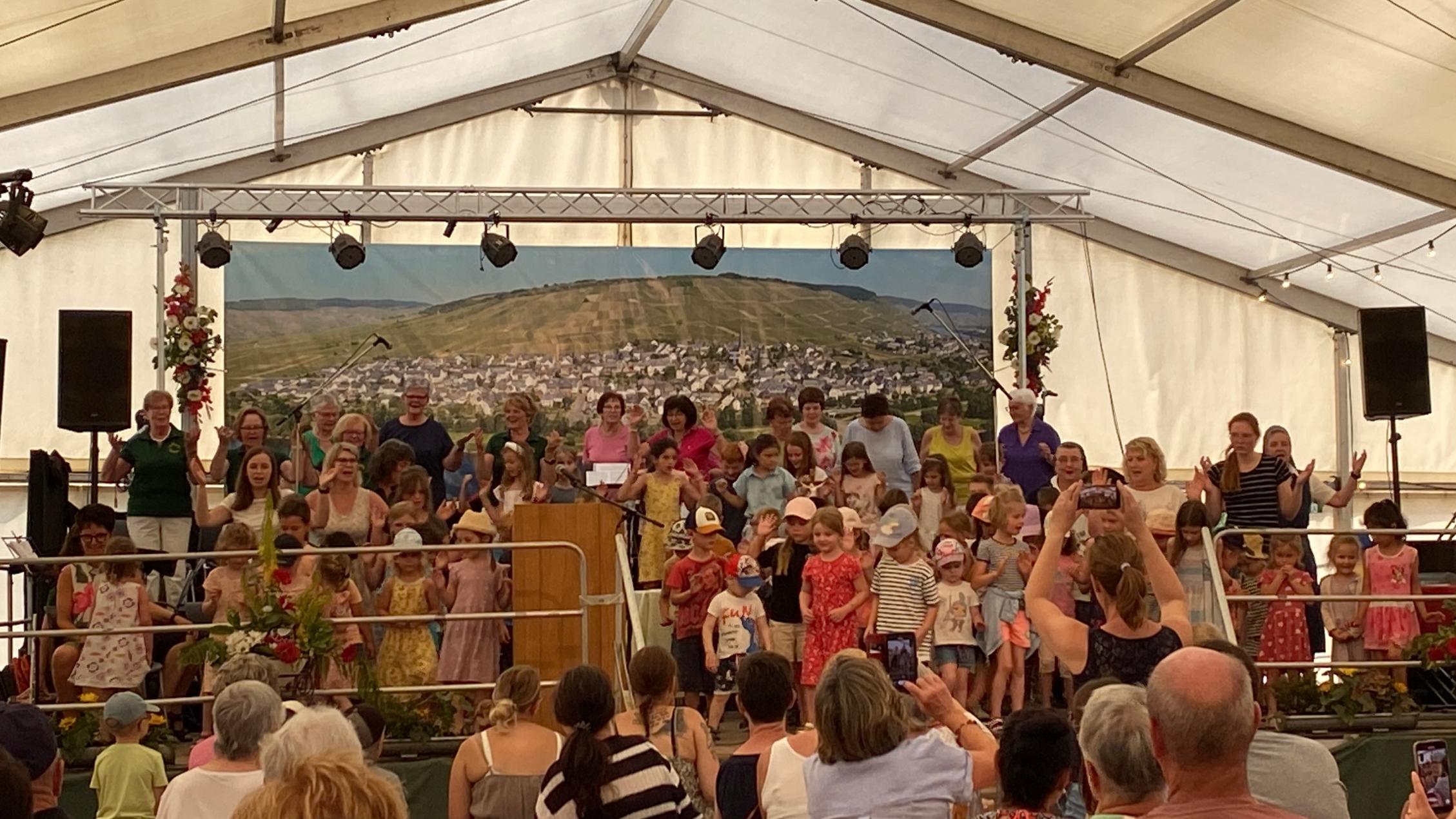 Marktgottesdienst mit Schwester Teresa Zukic zur Weinkirmes 2023 in Rachtig