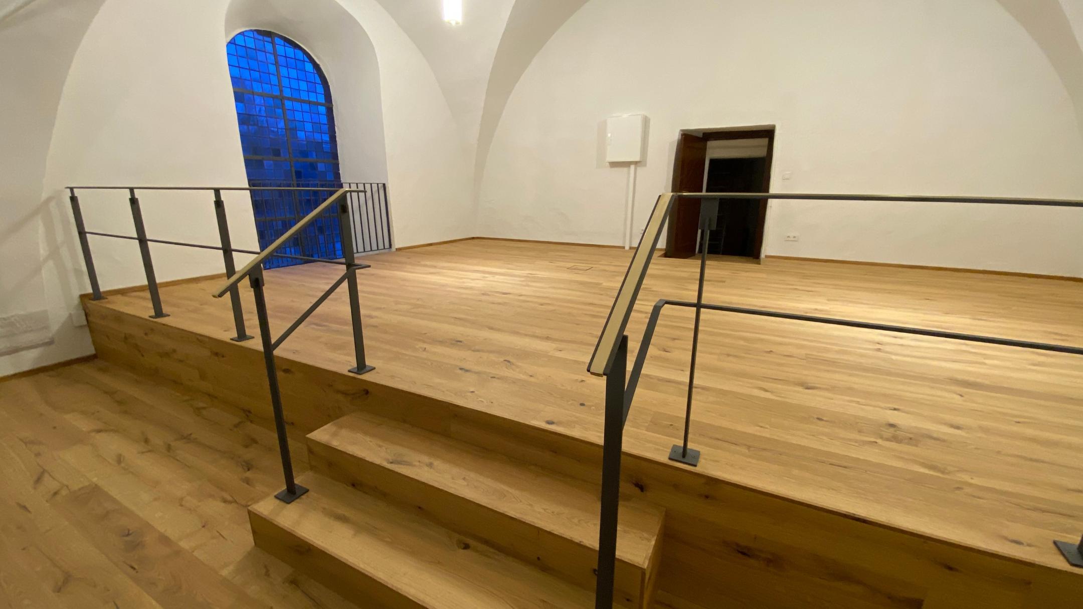 St. Georg Kesten - Die im Zuge der Innenrenovierung aufwendig renovierte Empore